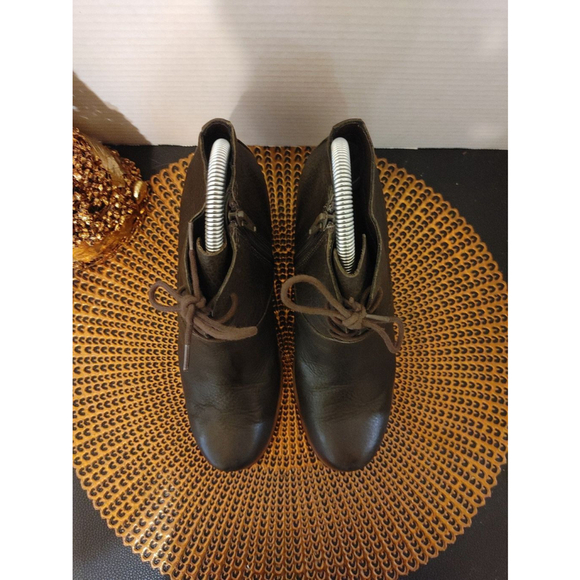 Korks Booties Size 7.5 - Picture 2 of 5